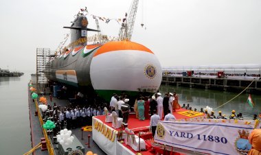 भारतीय नौसेना के बेडे में शामिल हुई स्कॉर्पीन पनडुब्बी 'वागशीर', मुंबई के कन्होजी आंग्रे वेट बेसिन में जलावतरण