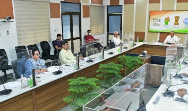 मुख्यमंत्री गहलोत ने चिकित्साकर्मियों को दी सख्त हिदायत, अब राजकीय अस्पतालों में पैसे लेने या बाहर से दवा मंगवाने की नहीं मिले शिकायत