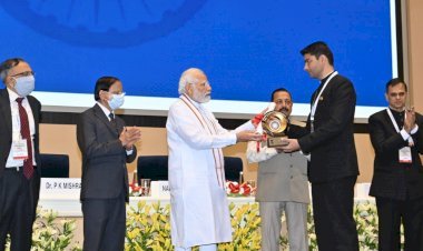 प्रधानमंत्री ने सिविल सेवा दिवस पर लोक प्रशासन में उत्कृष्टता के लिए दिया प्रधानमंत्री पुरस्कार, राजस्थान से भी 1 कलेक्टर सम्मानित