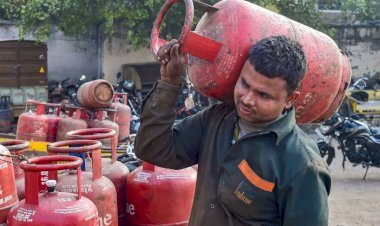 रसोई का बिगड़ा बजट! 50 रुपए महंगा हुआ घरेलू गैस सिलेंडर, नई कीमत आज से लागू