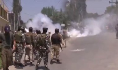 कश्मीरी पंडित राहुल की हत्या के बाद घाटी में बवाल, गुस्साए लोगों का उग्र प्रदर्शन, पुलिस ने दागे आंसू गैस के गोले - Video