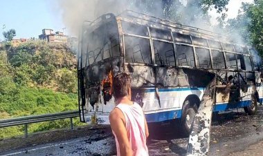 कटरा में हादसा, जम्मू जा रही बस में आग, 4 की मौत, कई झुलसे, माता वैष्णो देवी के दर्शन कर लौट रहे थे