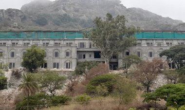 आखिर इस लिमड़ी कोठी का मालिक कौन है? जिससे सरकारी अफसर इतने डरे हुए हैं