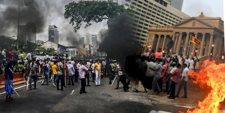 श्रीलंका में हिंसा से बिगड़े हालात, सांसद समेत 7 की मौत, मंत्रियों-नेताओं के घरों पर हमले