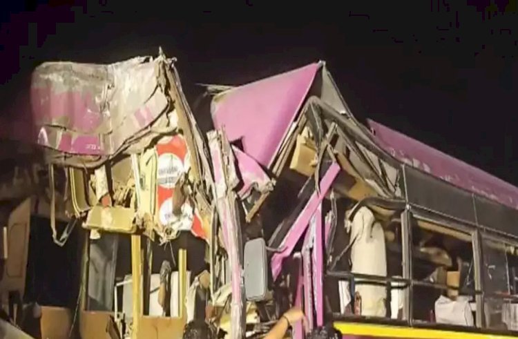 मथुरा: यमुना एक्सप्रेसवे पर ट्रक से टकराई श्रद्धालुओं से भरी बस, तीन की मौत, कई गंभीर