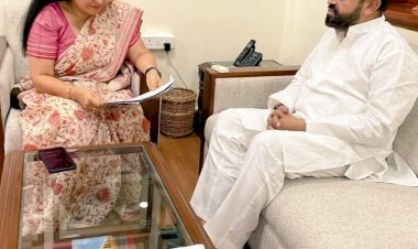 दोषी पुलिसकर्मियों को बर्खास्त करने और 10-10 लाख मुआवजा दिलाने की मांग