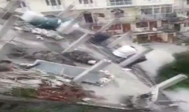 शिमला से सामने आया दहलाने वाला वीडियो, कुछ ही सेकेंड में पानी बहा ले गया चार मंजिला इमारत