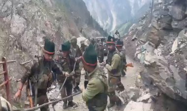 भारतीय सेना का साहस भरा वीडियो, पहाड़ों पर खींचकर ले जा रहे बचाव उपकरण 