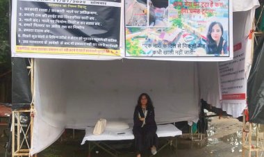 माउंट आबू में तीन दिन से महिला अनशन पर, आबू के लोगों की दुर्गति के लिए बीजेपी और कांग्रेस दोनों साथ है