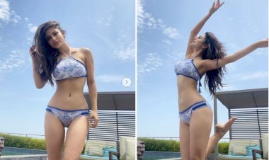 ‘नागिन’ की एक्ट्रेस मौनी  रॉय ने ‘नागिन’ की तहर बलखाते हुए उड़ाए फैंस के होश