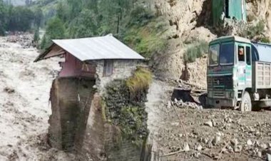 बादल फटा, किन्नौर में फिर तबाही, सैलाब को अपनी ओर आता देख घर छोड़कर भागे लोग