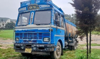 हिल स्टेशन पर टैंकरों में पानी की जगह बह रही बजरी