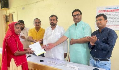 विधायक संयम लोढा ने लाभार्थियों को बांटे मकान के पट्टे
