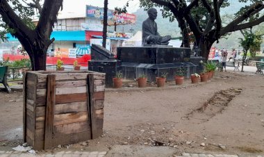 नक्की झील किनारे गांधी वाटिका में लगी गांधी की प्रतिमा बदलेगी