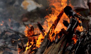दिल दहलाने वाला हादसा! चिता को लगा रहे थे आग, खुद की भी जलकर मौत, एक अस्पताल में