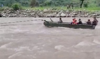 जम्मू-कश्मीर में आसमानी आफत! सेना ने संभाला मोर्चा, बाढ़ में फंसे लोगों का किया रेस्क्यू