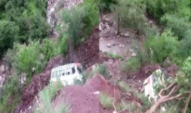 Jammu Kashmir: उधमपुर में सड़क हादसा, बस फिसलकर खाई में गिरी, 8 स्कूली बच्चे घायल, अस्पताल में भर्ती