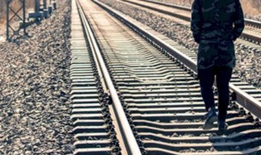 डीनर के बाद रेलवे ट्रैक पर ईयरफोन लगाकर टहल रहे थे तीन लोग, हमेशा के लिए दुनिया से हो गए विदा