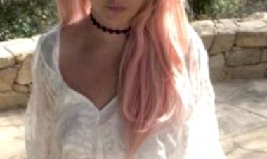 ब्रिटनी स्पीयर्स ने अपने स्टूडियो में 2017 का हिट नंबर 'Feel it Still' गाया