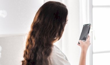 स्मार्टफोन यूजर्स रोजाना 30 मिनट का समय बिताते हैं मीम्स देखने में