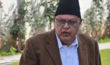 गैर-स्थानीय लोगों को मतदान के अधिकार को लेकर फारूक अब्दुल्ला के आवास पर बैठक