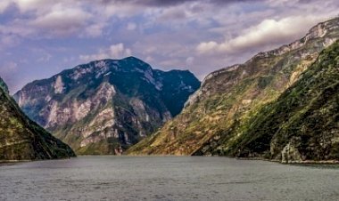 चीन में रिकॉर्ड तोड़ गर्मी, सूख रही यांग्त्जी नदी