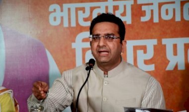 भ्रष्ट और देशद्रोही व्यक्ति हैं सिसोदिया, ऐसे व्यक्ति को चिमटे से भी नहीं छूएंगे : भाजपा