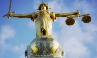 इंग्लैंड, वेल्स में चौतरफा हड़ताल के पक्ष में वकील