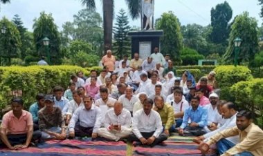 एनएसयूआई नेता और एसडीएम झड़प मामले को कांग्रेस ने बनाया मुद्दा, उपवास पर हरीश रावत, कोटद्वार में पुतला दहन