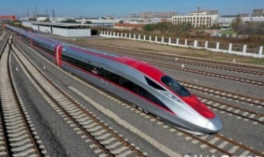 जकार्ता-बांडुंग हाई-स्पीड ईएमयू छिंगताओ से प्रस्थान करती है