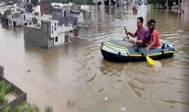 राजस्थान में आसमान से बरसी आफत! कई बस्तियां जमग्न, सड़कों पर दौड़ी नावें, खेत बन गए तालाब, फसलें चौपट