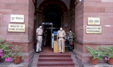 गृह मंत्रालय ने पूर्व आबकारी कमिश्नर और डिप्टी कमिश्नर को किया निलंबित