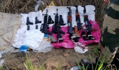 बीएसएफ ने भारत पाकिस्तान की सीमा पर हथियारों का बड़ा जखीरा बरामद किया