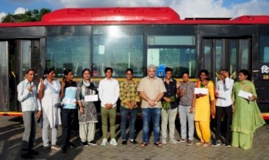 दिल्ली परिवहन निगम में 11 महिलाएं बस चालक के रूप में शामिल