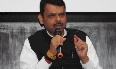 आपराधिक मामलों के आरोपियों को सम्मानित करना गलत, अन्यायपूर्ण : फडणवीस