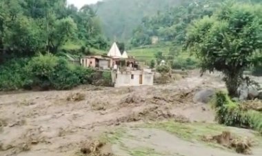 रुद्रप्रयाग के त्यूंखर और घरड़ा गांव में बादल फटने से भारी तबाही, तिलवाड़ा घनसाली मार्ग भी बंद