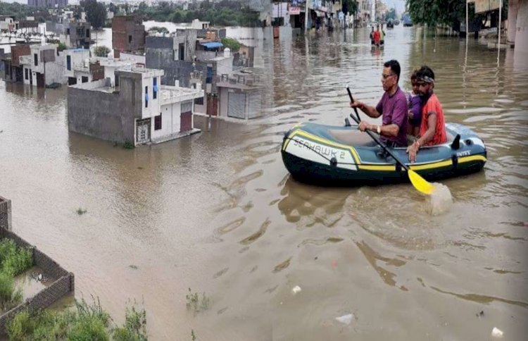 राजस्थान में आसमान से बरसी आफत! कई बस्तियां जमग्न, सड़कों पर दौड़ी नावें, खेत बन गए तालाब, फसलें चौपट