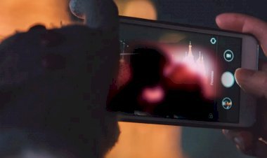 नर्स के फेर में उलझा डॉक्टर हो गया हनी ट्रेप का शिकार, वीडियो काल पर दिखाती अंदरूनी अंग और...