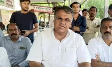 जिसने बदली विधानसभा क्षेत्र की तस्वीर, उसी निर्वाचित जनप्रतिनिधि को कह बैठे 'चवन्ना'