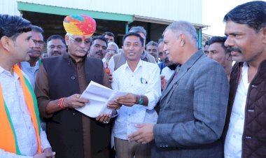 केंद्रीय मंत्री गजेंद्र सिंह से नारणावास में बांध बनाने की मांग, सरपंच जशोदा कंवर व ग्रामीणों  ने सौंपा ज्ञापन 