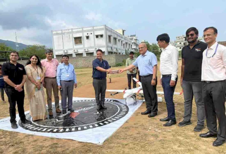 जनजातीय क्षेत्र  वालोरिया ग्राम पंचायत के दुर्गम अरुणवा में ड्रोन से दवाइयां भेजकर संभावित टीबी रोगियों के सैंपल लाने का सफल ट्रायल