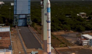 इसरो ने नवीनतम पृथ्वी अवलोकन उपग्रह ‘ईओएस-08’ श्रीहरिकोटा के सतीश धवन अंतरिक्ष केंद्र से लॉन्च, प्रधानमंत्री नरेंद्र मोदी ने वैज्ञानिकों को दी बधाई