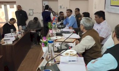 तीखी बहस और इस्तीफे की पेशकश से गरमाया माहौल